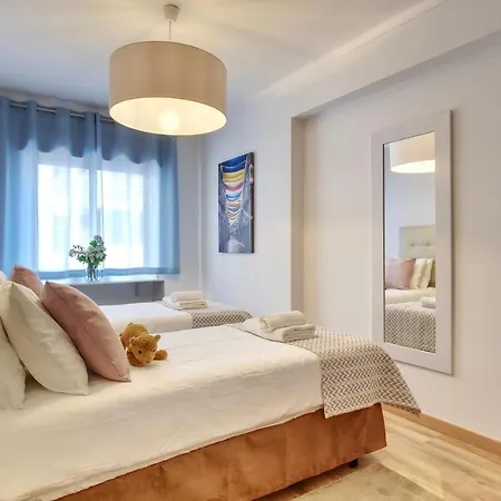 Luxury T2 & Beach & Citycenter & Oldtown Daire *