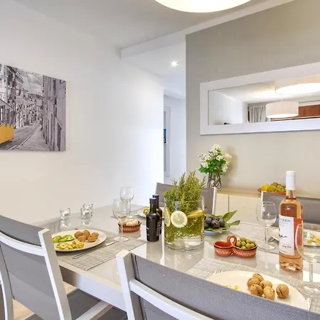 Luxury T2 & Beach & Citycenter & Oldtown * Quarteira