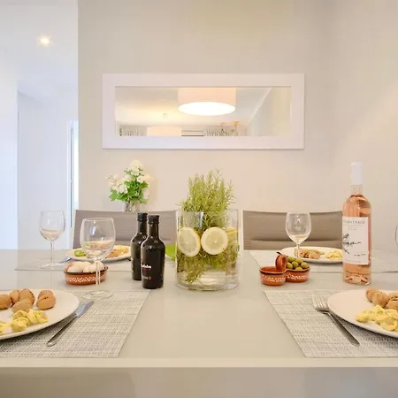 Luxury T2 & Beach & Citycenter & Oldtown * Quarteira
