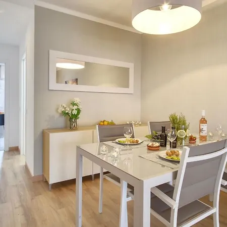 Luxury T2 & Beach & Citycenter & Oldtown Daire